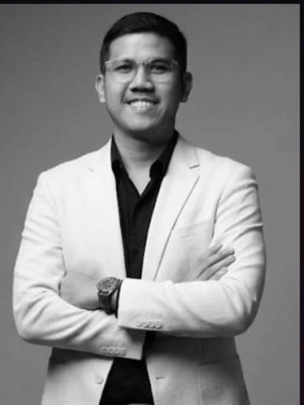 Rilo Adri, Finance Director