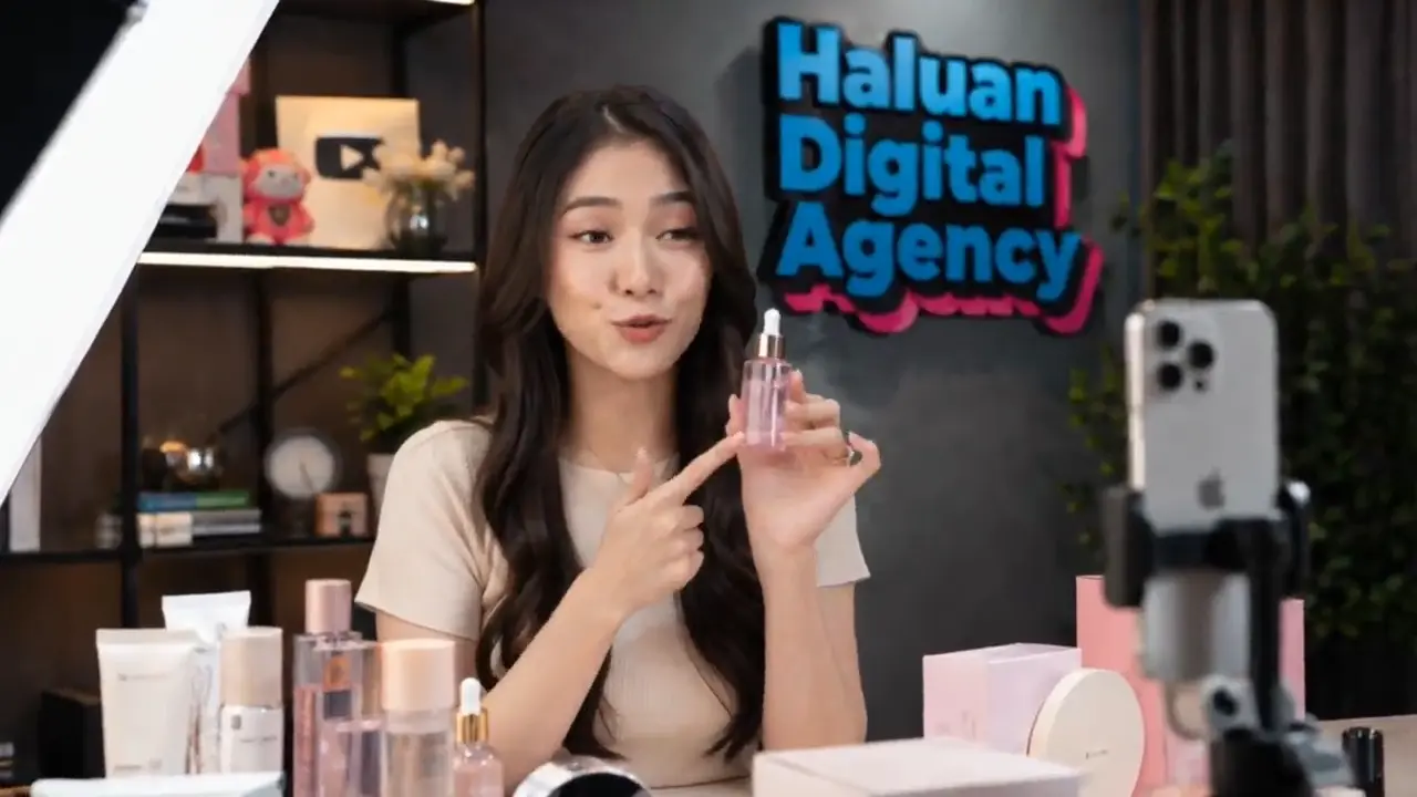 Live commerce session in a Haluan Digital studio